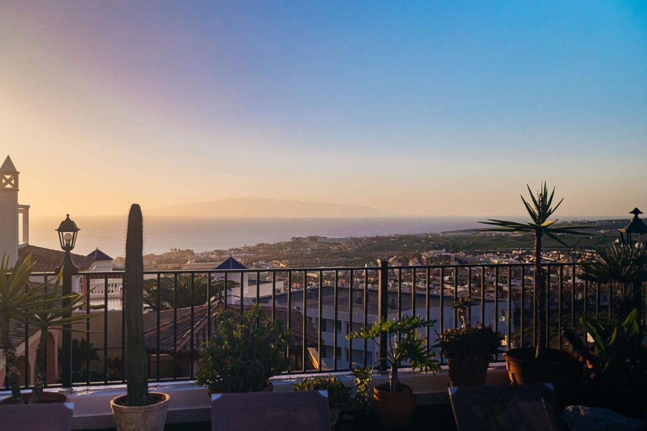 Villa With Private Pool And Magnificent Views 아데제 외부 사진
