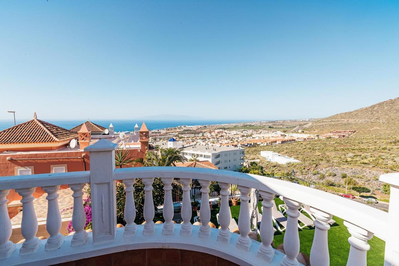 Villa With Private Pool And Magnificent Views 아데제 외부 사진