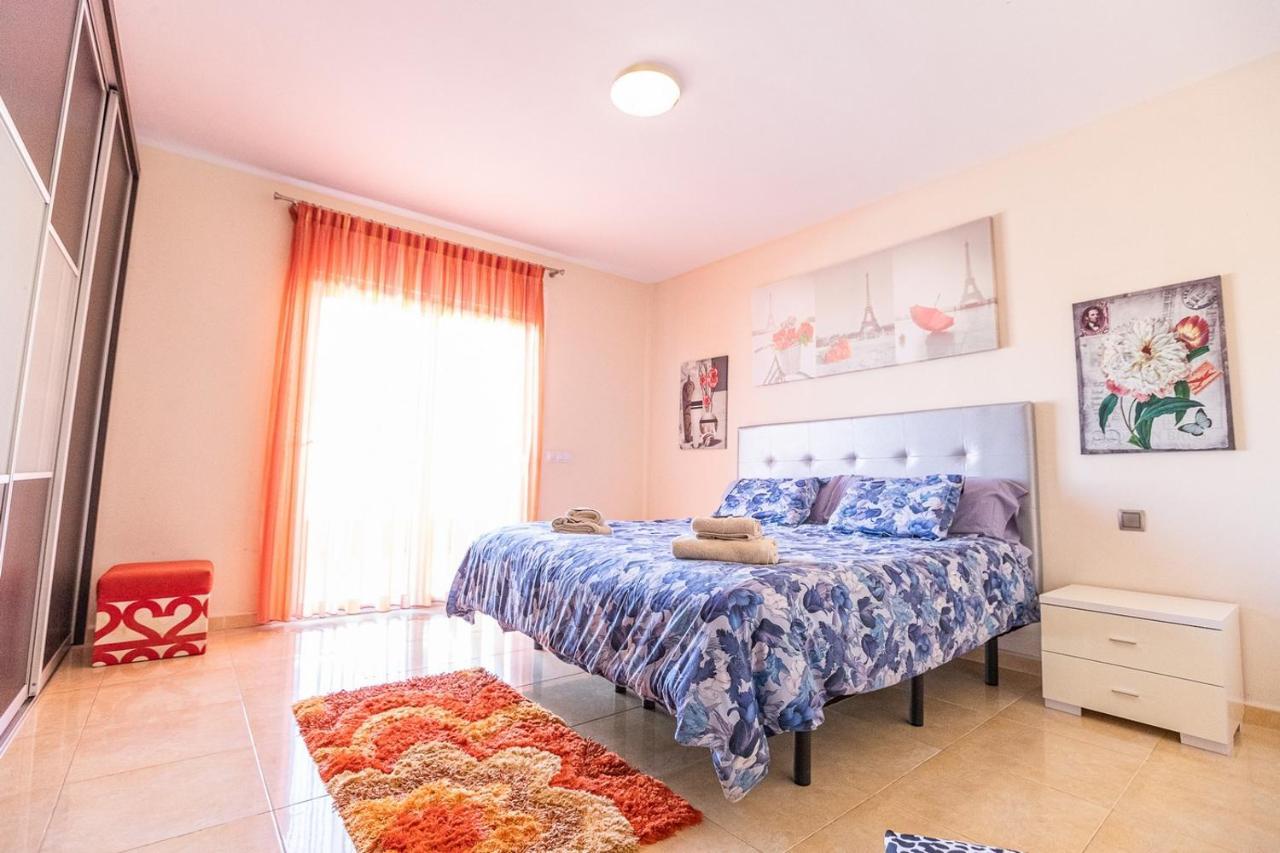 Villa With Private Pool And Magnificent Views 아데제 외부 사진