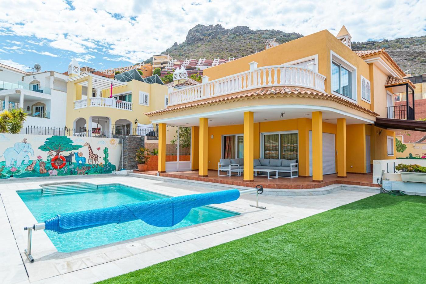 Villa With Private Pool And Magnificent Views 아데제 외부 사진