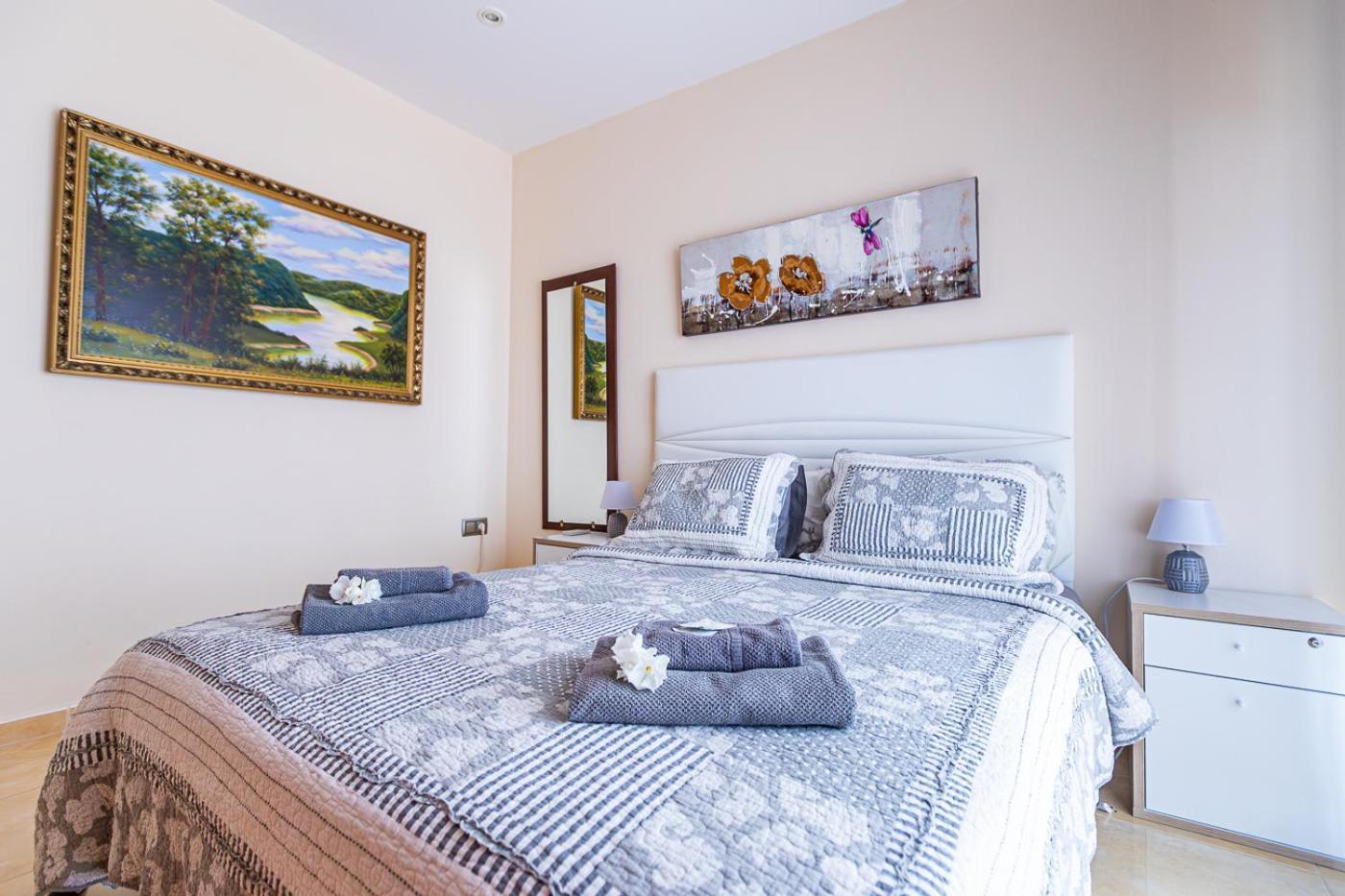 Villa With Private Pool And Magnificent Views 아데제 외부 사진